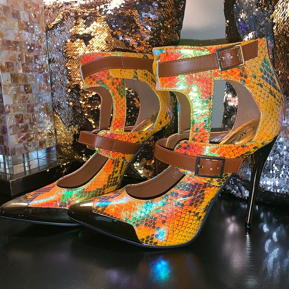 Snakeskin print multicolor holographic heels!